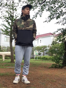 「カモ柄」｜「アイテム（マウンテンパーカー）」を使った、sho-1さん（メンズ・171cm）の春コーディネート