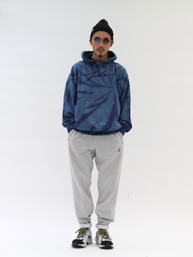 「STUSSY（ステューシー）のアイテム（ニットキャップ/ビーニー）」を使った、ストックルーム福岡さん（メンズ・177cm）の冬コーディネート