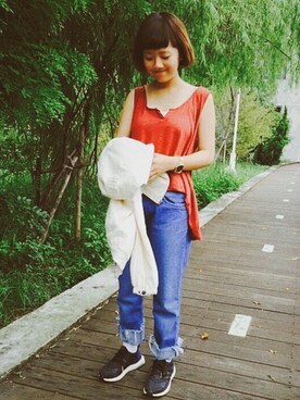 「アイテム（ベスト、レッド系）」を使った、林琦さん（レディース・152cm）の秋コーディネート