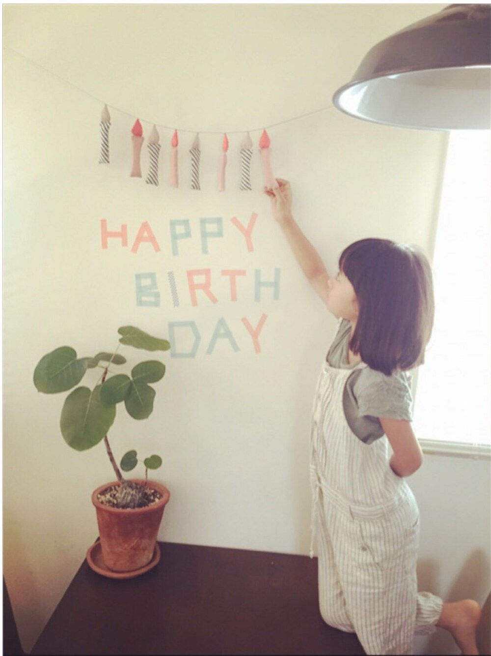「サロペット、FITH、GAP」｜「FITHのアイテム（サロペット/オーバーオール、ホワイト系）」を使った、makiさん（キッズ・120cm）の夏コーディネートの1枚目の写真