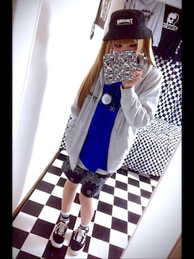 「ペイズリー柄パンツ」｜「アイテム（スニーカー）」を使った、junさん（レディース・163cm）の秋コーディネート