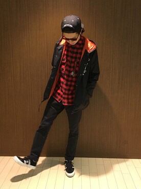 「AVIREX（アヴィレックス）のアイテム（マウンテンパーカー）」を使った、Kenichiさん（メンズ・177cm）の秋コーディネート