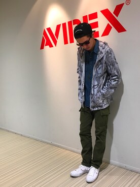 「AVIREX（アヴィレックス）のアイテム（マウンテンパーカー）」を使った、Kenichiさん（メンズ・177cm）の冬コーディネート