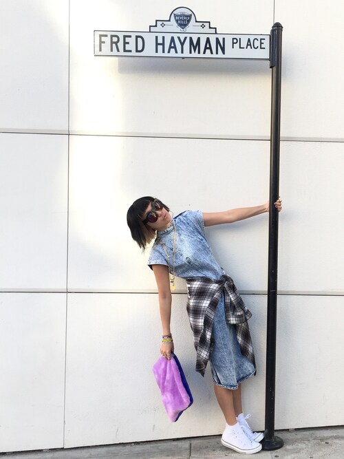 mayu is wearing Converse "Converse Chuck Taylor canvas high-top sneakers"