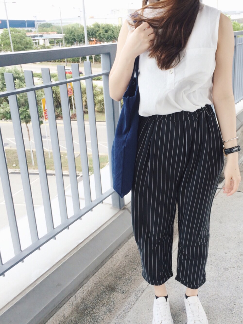 「simpleisthebest」｜「BFFSWINGのアイテム（その他パンツ、ブラック系）」を使った、cryssssさん（レディース・155cm）の春コーディネートの1枚目の写真