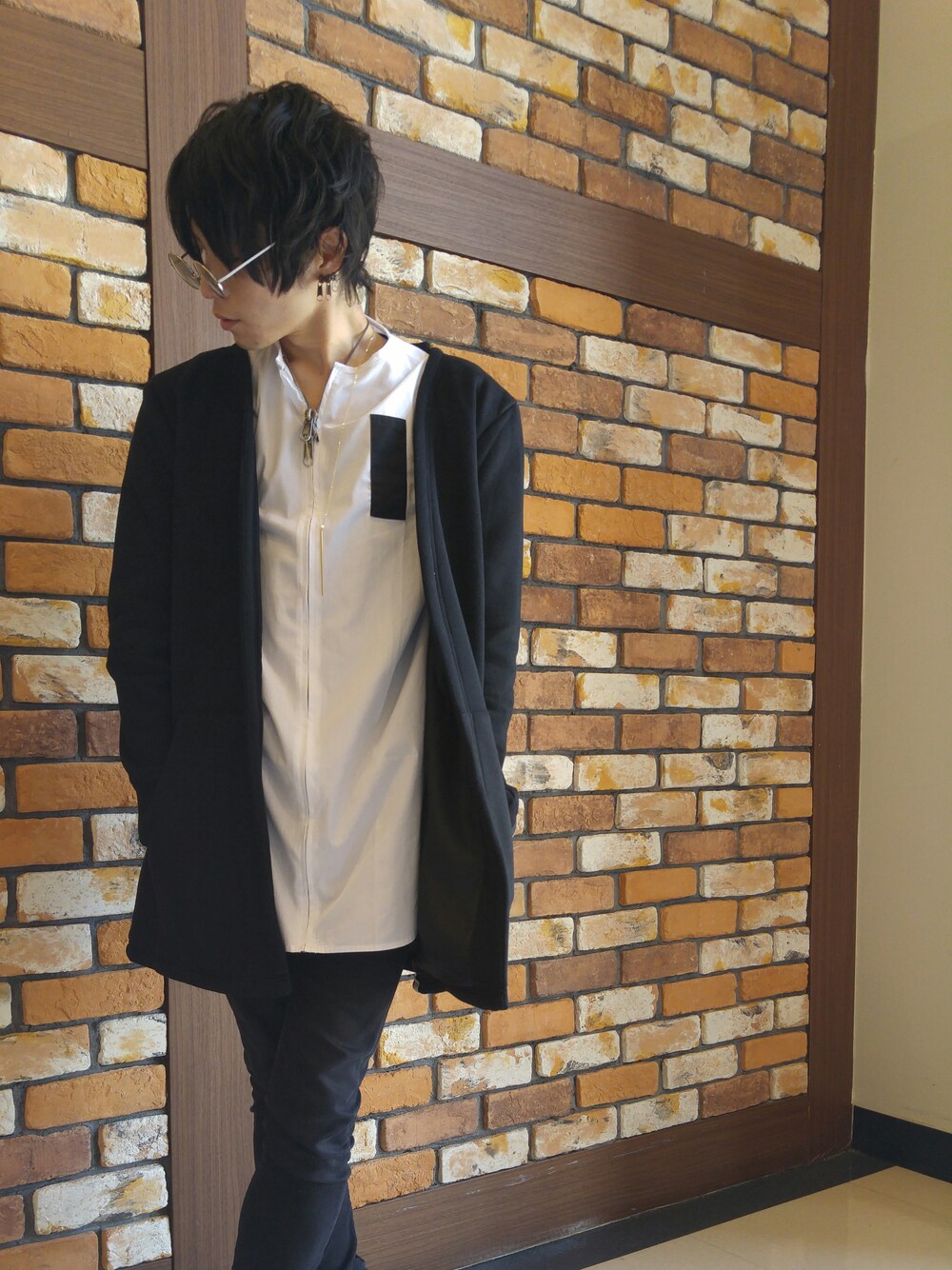 「KINGLYMASK 、キングリー、KMK、原宿、ららぽーとTOKYO-BAY、モノクロ」｜「KINGLYMASKのモノトーン ノーカラー ブロード ジップ ロング シャツ JKT ジャケット

（シャツ/ブラウス、ホワイト系）」を使った、KMKSTAFFさん（メンズ・165cm）の冬コーディネートの1枚目の写真