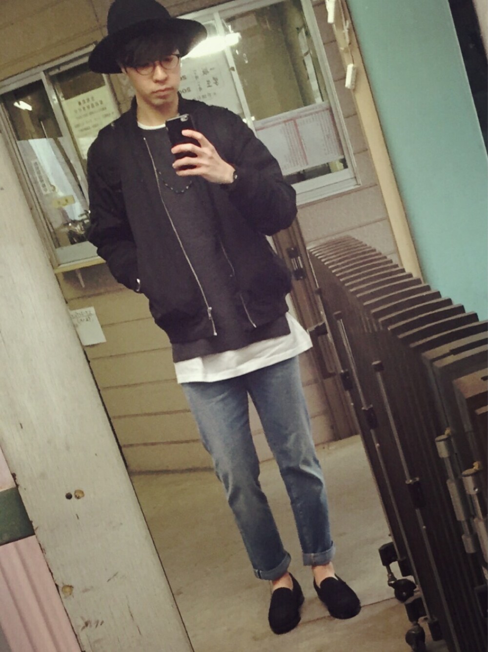 「RAY CASSINのフェルトつば広ハット（ハット、ブラック系）」を使った、hitoshiさん（メンズ・179cm）の冬コーディネートの1枚目の写真