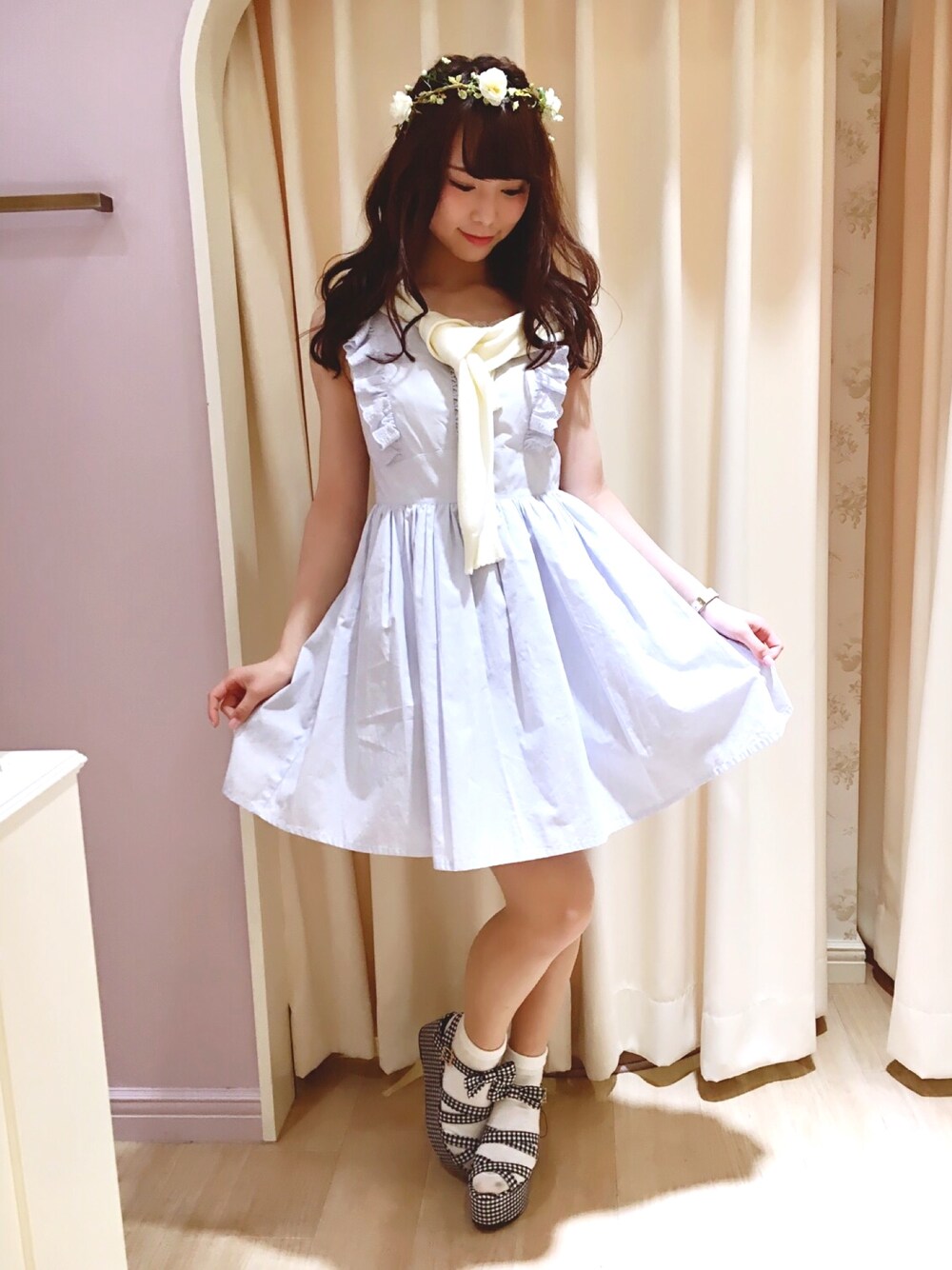 「はるコーデ、ガーリー、カーディガン、カーディガン肩かけ、ワンピース、コットンワンピース、サンダルに靴下、花冠」｜「Ank Rougeのアイテム（カーディガン/ボレロ、ホワイト系）」を使った、m a y u さん（レディース・158cm）の春コーディネートの1枚目の写真