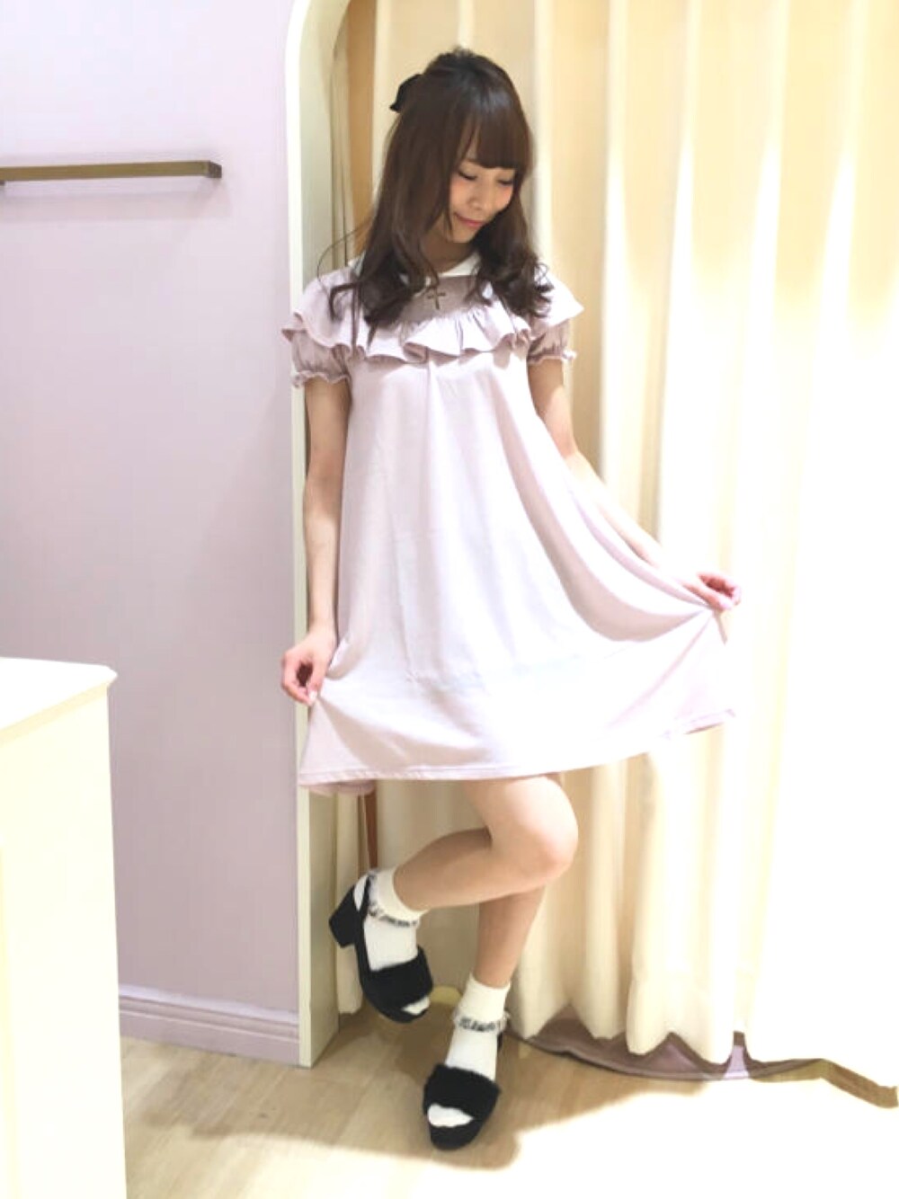 「ガーリー、ドーリー、ワンピース、ピンク、丸襟、クロス、サンダル、ファーサンダル」｜「Ank Rougeのアイテム（ワンピース、ピンク系）」を使った、m a y u さん（レディース・158cm）の夏コーディネートの1枚目の写真