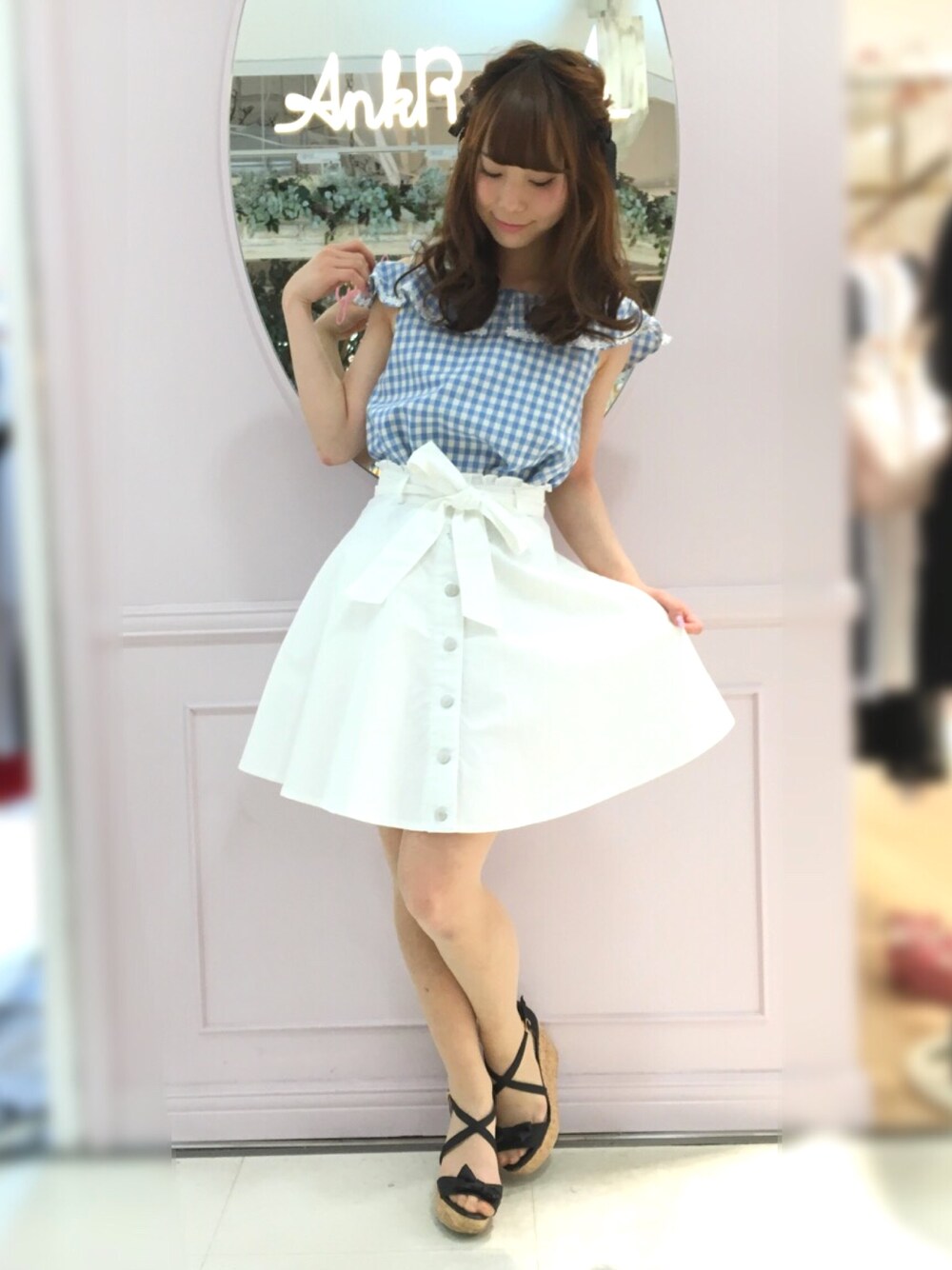 「夏、ガーリー、ブルー x ホワイト、ギンガムチェック、オフショル、スカート、デニム」｜「Ank Rougeのアイテム（シャツ/ブラウス、ブルー系）」を使った、m a y u さん（レディース・158cm）の夏コーディネートの1枚目の写真