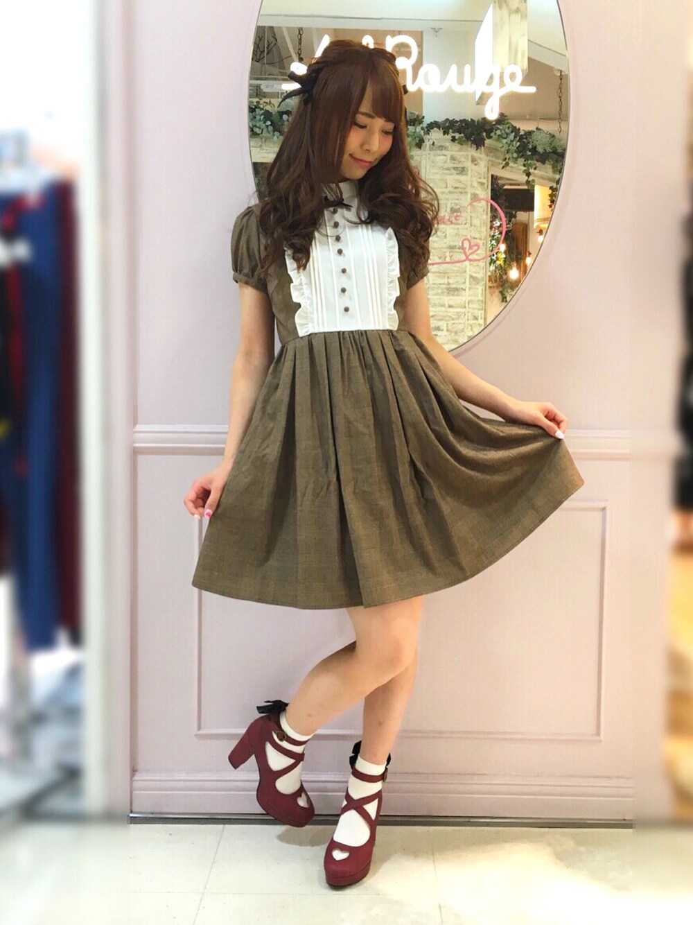 「ガーリー、ブラウン、チェック、チェックワンピース、パンプス、パンプス×靴下」｜「Ank Rougeのアイテム（ワンピース、ブラウン系）」を使った、m a y u さん（レディース・158cm）の夏コーディネートの1枚目の写真