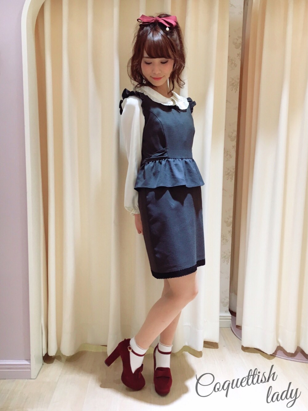 「秋のコーデ、タイトワンピース、ブラウス、オトナガーリー、ボルドー、ポニーテール、ぺプラム」｜「Ank Rougeのアイテム（ワンピース、ブラック系）」を使った、m a y u さん（レディース・158cm）の秋コーディネートの1枚目の写真