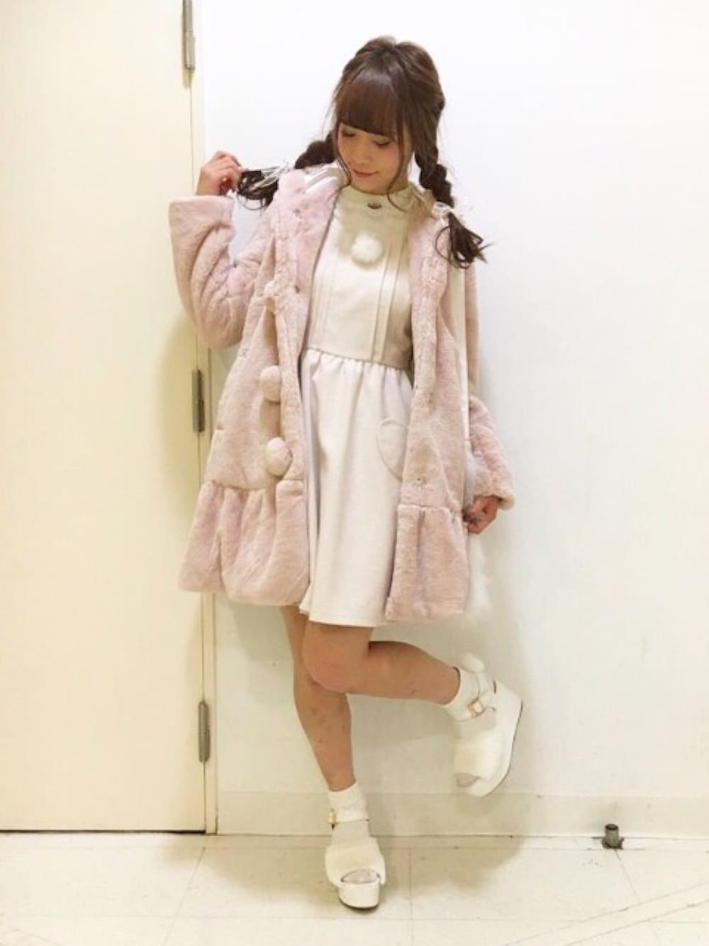 「秋のコーデ、冬、冬コーデ、ワンピース、ハート、ピンク、みつあみ、ガーリー、もこもこ、コート」｜「Ank Rougeのアイテム（ワンピース、ピンク系）」を使った、m a y u さん（レディース・158cm）の秋コーディネートの1枚目の写真