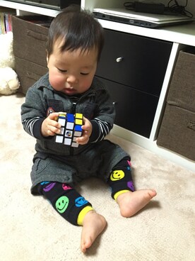 「アイテム（ロンパース、ブラック系）」を使った、Kairiさん（キッズ・70cm）の冬コーディネート