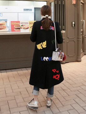 「後ろ姿」｜「アイテム（ステンカラーコート）」を使った、11AMさん（レディース・162cm）の秋コーディネート
