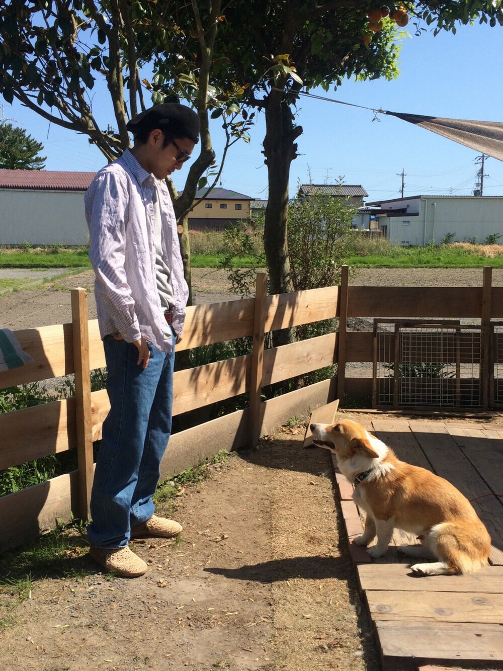 「藤枝、静岡、犬、コーギー、Big John、BAYFLOW(BAYFLOW)、KANGOL、UNIQLO」｜「BAYFLOWのアイテム（シャツ/ブラウス、ホワイト系）」を使った、RYOさん（メンズ・169cm）の冬コーディネートの1枚目の写真