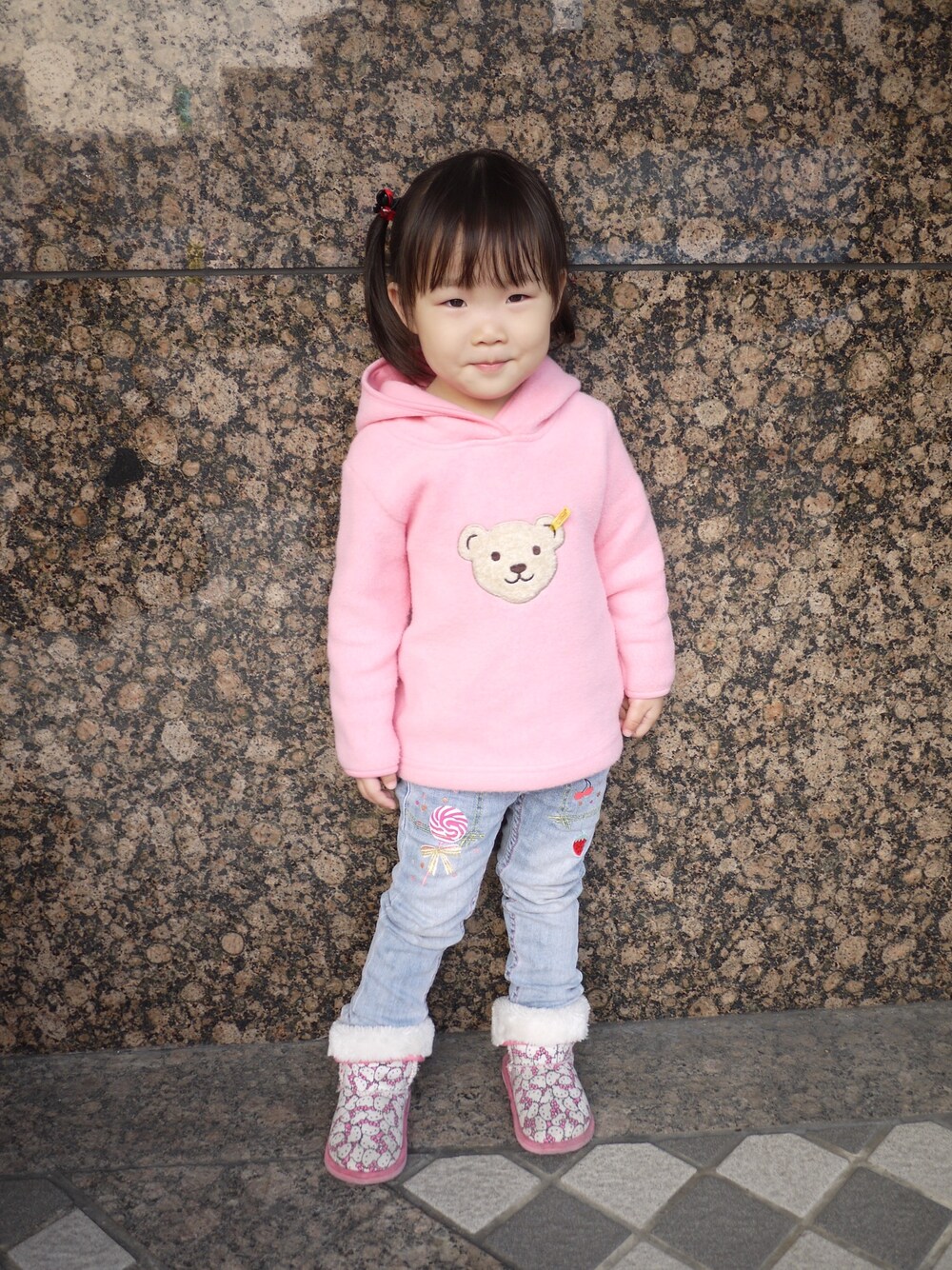 「Steiff、HELLO KITTY」｜「Steiffのアイテム（パーカー、ピンク系）」を使った、🍓m&m's🍓さん（キッズ・90cm）の春コーディネートの1枚目の写真