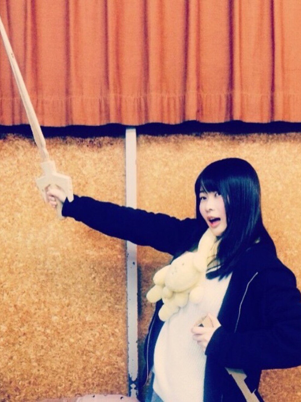 「ポムポムプリン」｜「ポムポムプリンのアイテム（マフラー、イエロー系）」を使った、R！さん（レディース・157cm）の秋コーディネートの1枚目の写真