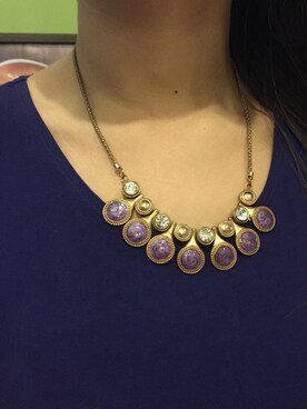 「アイテム（アクセサリー、パープル系）」を使った、Emily Santiagoさん（レディース・153cm）の秋コーディネート