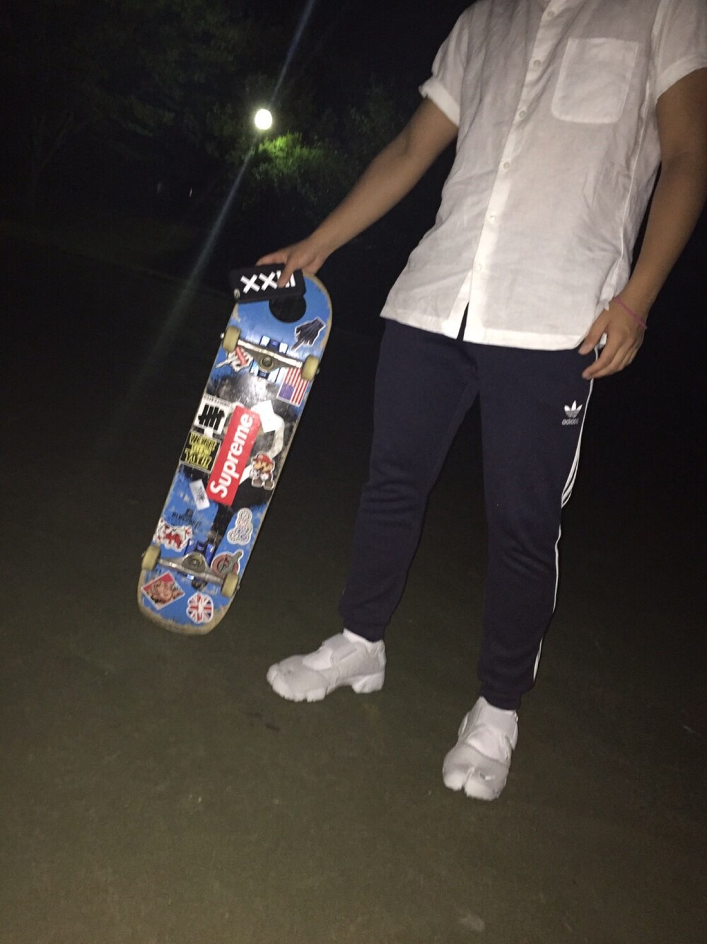 「休日ラフスタイル」｜「adidas OriginalsのADICOLOR 7/8 TRACK PANTS B10722（その他パンツ、ブラック系）」を使った、渡辺 健斗さん（メンズ・165cm）の秋コーディネートの1枚目の写真