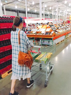 「アイテム（ヘアアクセサリー、ブルー系）」を使った、Reyann芮安さん（レディース・166cm）の秋コーディネート