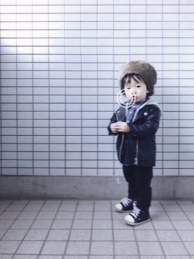 「黒コンバース」｜「アイテム（ライダースジャケット）」を使った、chelsea♡さん（キッズ・80cm）の冬コーディネート