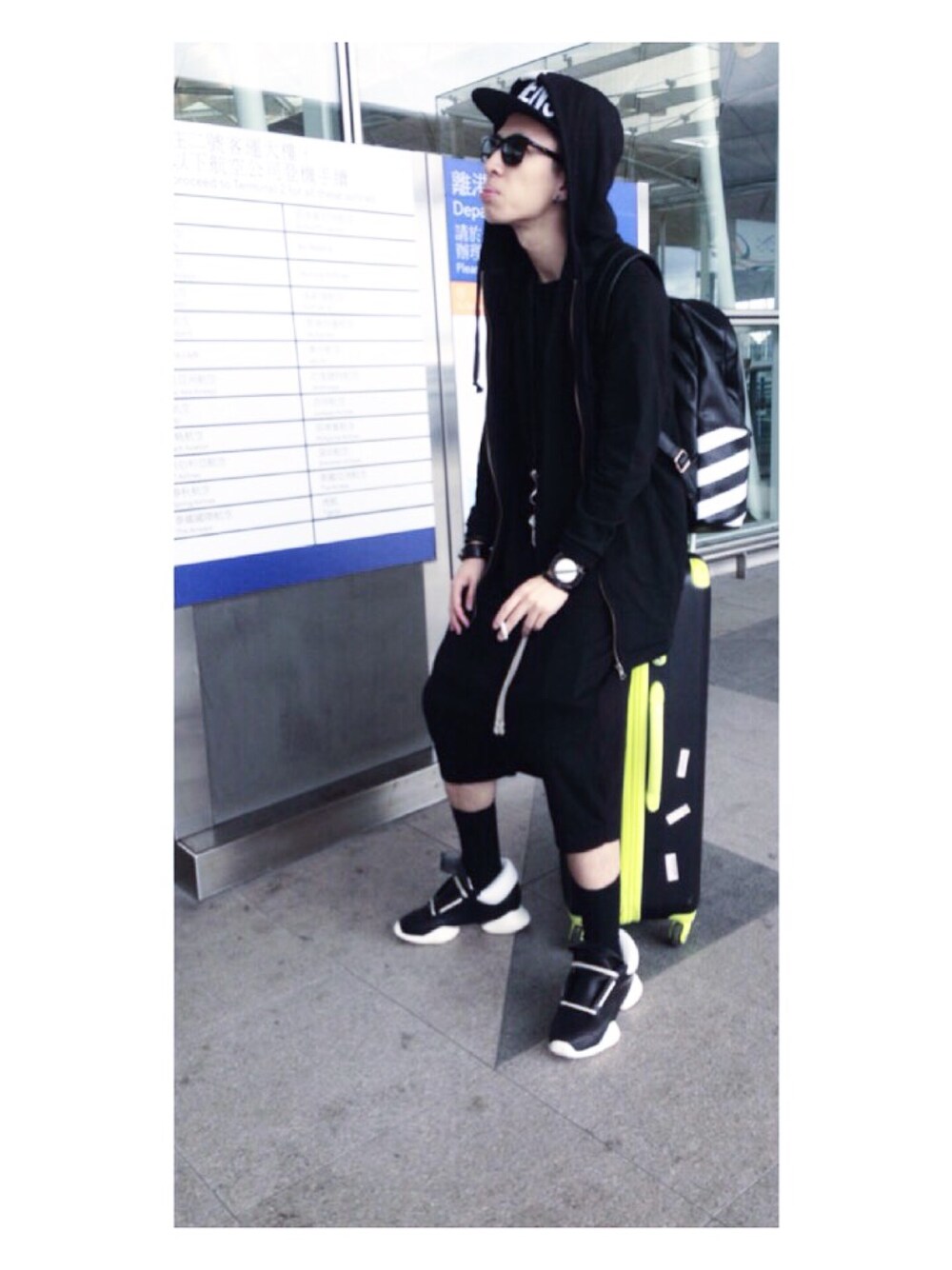 「RICK OWENS、RickOwens×adidas、outfit、snapback、ootd、street、GU、Gジャン、THOMBROWNE、daily look」｜「Rick Owensのアイテム（スニーカー、ブラック系）」を使った、WallnusLiさん（メンズ・173cm）の春コーディネートの1枚目の写真