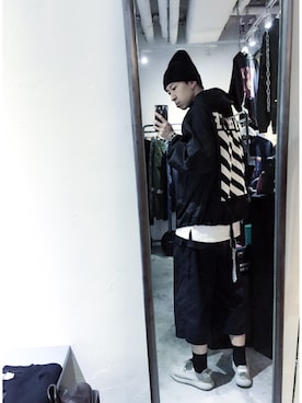 「off white（オフホワイト）のアイテム（その他アウター）」を使った、WallnusLiさん（メンズ・173cm）の冬コーディネート