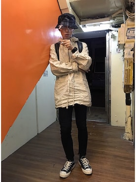 「Tシャツ×デニム」｜「アイテム（ダウンジャケット/コート）」を使った、WallnusLiさん（メンズ・173cm）の秋コーディネート