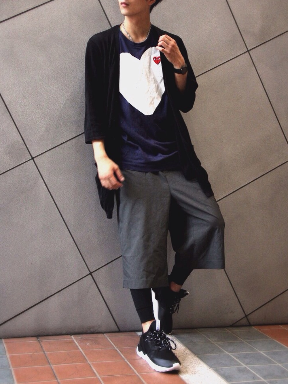 「ロングカーディガン、クロップドパンツ、ワイドパンツ、レギンス、秋服、adidas、COMME des GARCONS」｜「HAREのアイテム（カーディガン/ボレロ、ブラック系）」を使った、ｳｴﾊﾗさん（メンズ・173cm）の秋コーディネートの1枚目の写真