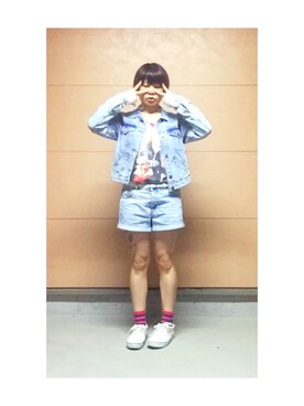 「白いスニーカー」｜「アイテム（デニムジャケット）」を使った、えりなさん（レディース・155cm）の秋コーディネート