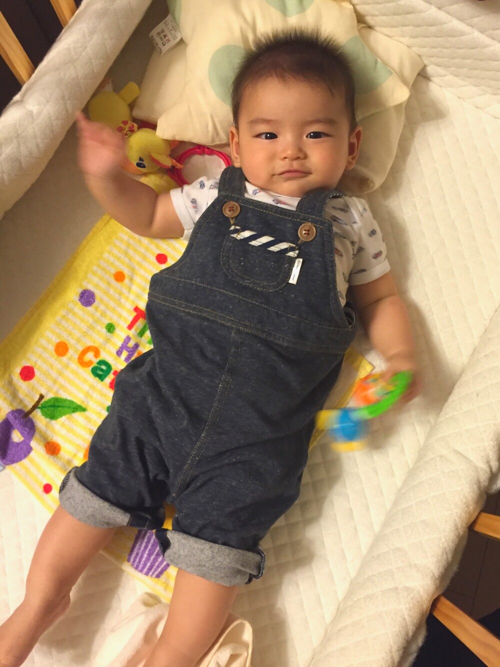 「コンビミニ、Combi mini、プチバトー、petit bateau、5ヵ月、ベビーコーデ、ベビー、男の子、息子、車」｜「combiminiのアイテム（ママ＆ベビー、ブルー系）」を使った、いくピヨさん（キッズ・60cm）の秋コーディネートの1枚目の写真