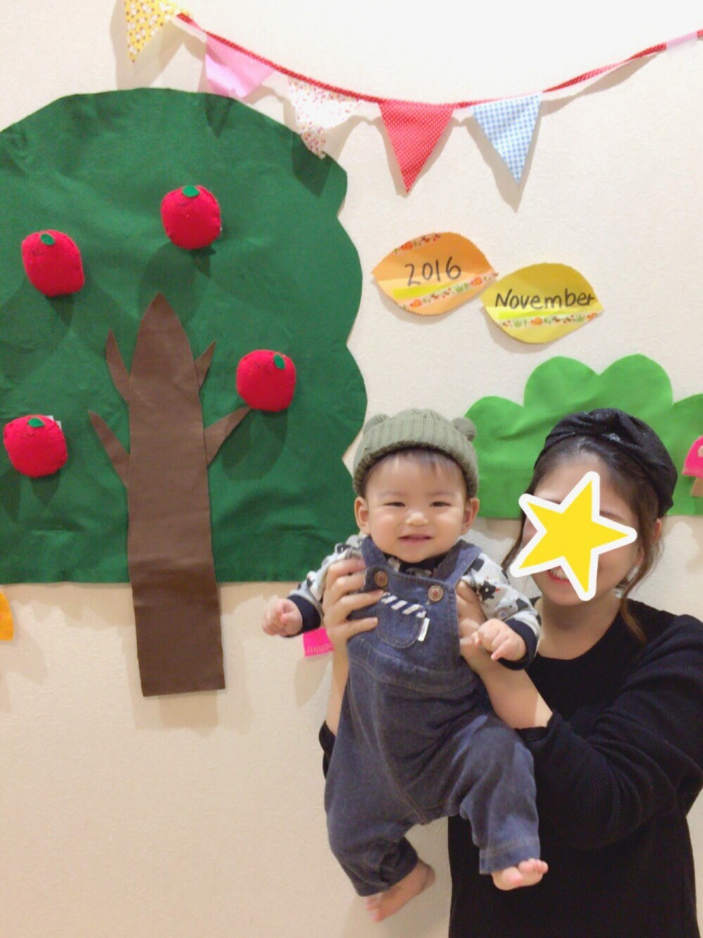 「ハイハイ期、7ヶ月、男の子コーデ、ママコーデ、コムサ、comme ca ism、コンビミニ、Combi mini、ベビザラス、capricieuxlemage」｜「COMME CA ISMのアイテム（ママ＆ベビー、グリーン系）」を使った、いくピヨさん（キッズ・70cm）の秋コーディネートの1枚目の写真