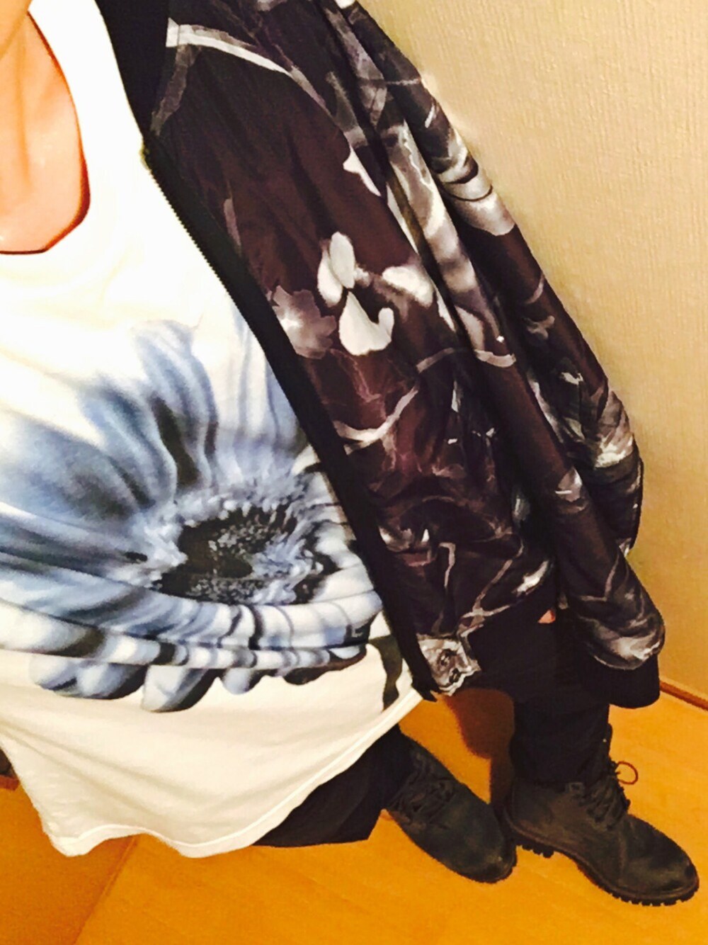 「キャップ後ろかぶり、Diesel、Timberland、DUB collection 、Calvin Klein PLATINUM(Calvin Klein PLATINUM)、SEIKO、MA-1、柄、ブーツ、メンズ」｜「H&Mのアイテム（キャップ、ブラック系）」を使った、haruさん（メンズ・168cm）の秋コーディネートの1枚目の写真