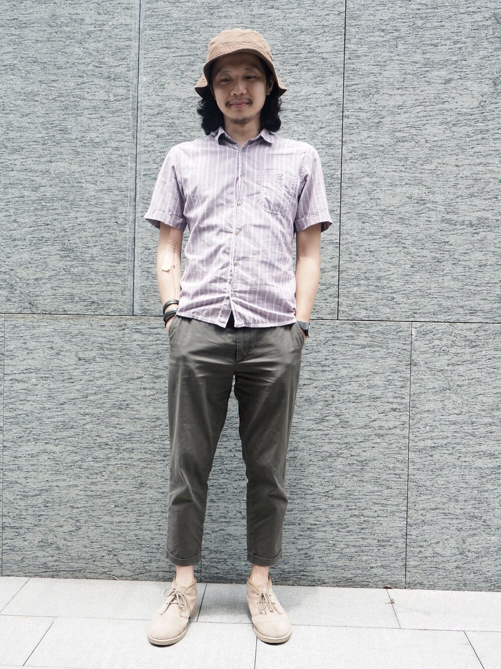 「春、無印良品、esprit、GLOBAL WORK、Timberland」｜「無印良品のアイテム（ハット、ブラウン系）」を使った、MattChungさん（メンズ・170cm）の春コーディネートの1枚目の写真