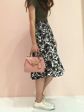 「カーキ×ピンク」｜「アイテム（Tシャツ/カットソー）」を使った、SAORIさん（レディース・163cm）の夏コーディネート