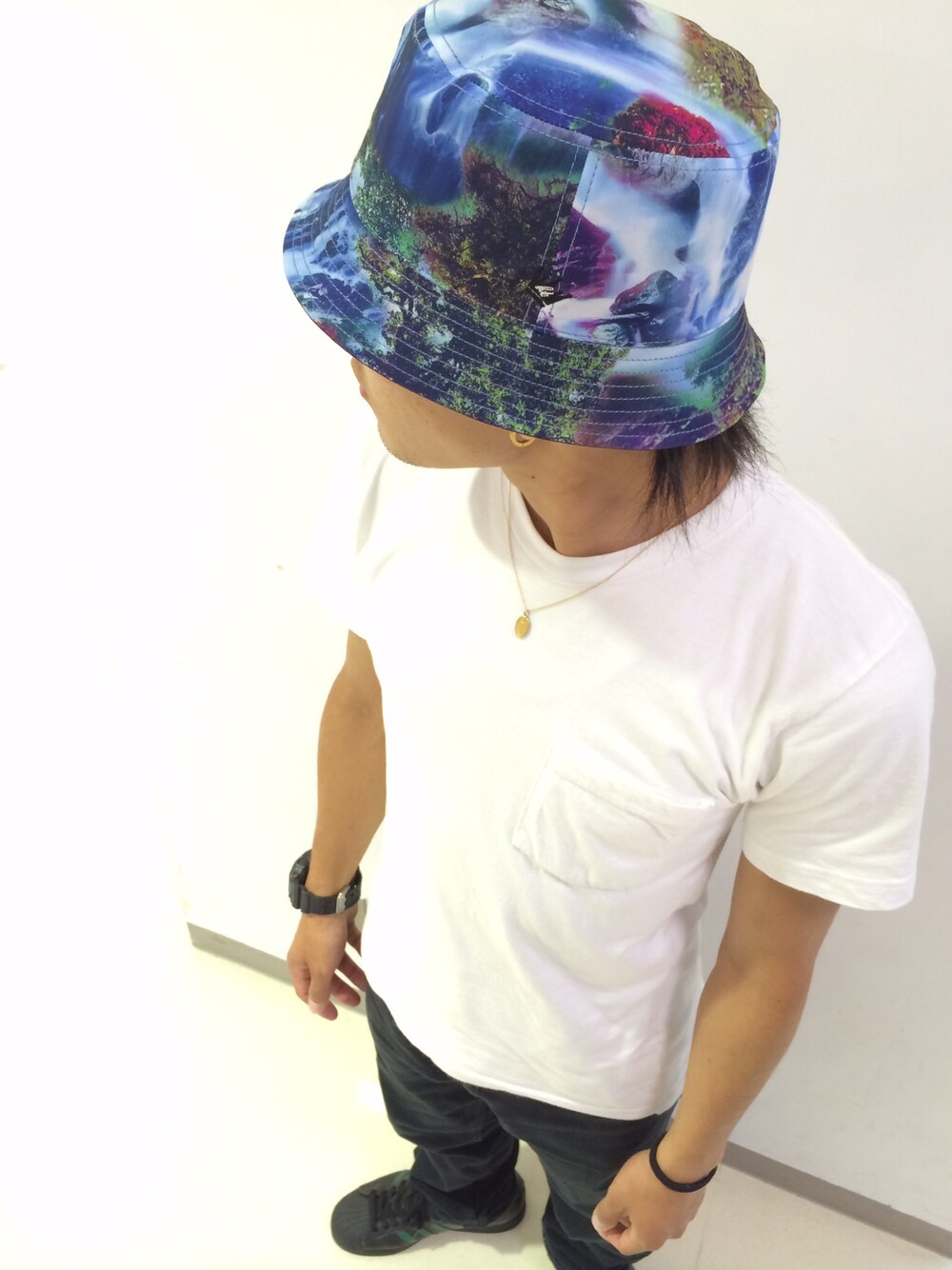 その他のハットを着用したメンズの夏コーディネートの1枚目の写真