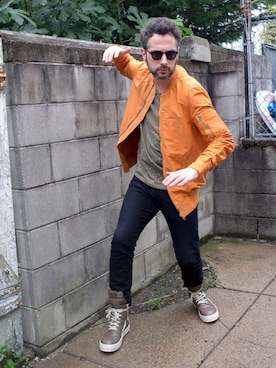 「DRKSHDW by RICK OWENS（ダークシャドウ バイ リックオウエンス）のアイテム（ミリタリージャケット）」を使った、Mason Kraneさん（メンズ・183cm）の夏コーディネート