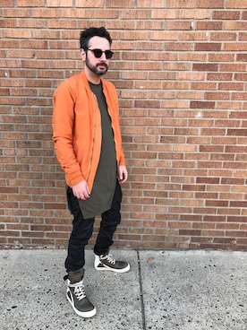 「DRKSHDW by RICK OWENS（ダークシャドウ バイ リックオウエンス）のアイテム（ミリタリージャケット）」を使った、Mason Kraneさん（メンズ・183cm）の秋コーディネート