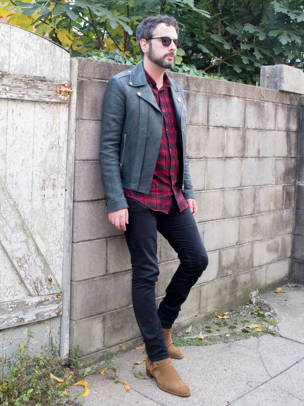 「ootd、streetstyle、streetfashion、BALENCIAGA、ZANEROBE、Saint Laurent、expensivehumanfashion、boots、denim、leather jacket」｜「BALENCIAGAのアイテム（ライダースジャケット、ブルー系）」を使った、Mason Kraneさん（メンズ・183cm）の秋コーディネートの1枚目の写真