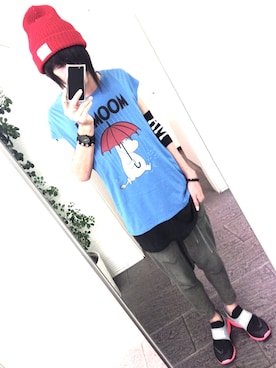 「青いTシャツ」｜「アイテム（帽子）」を使った、TKMSさん（メンズ・176cm）の夏コーディネート
