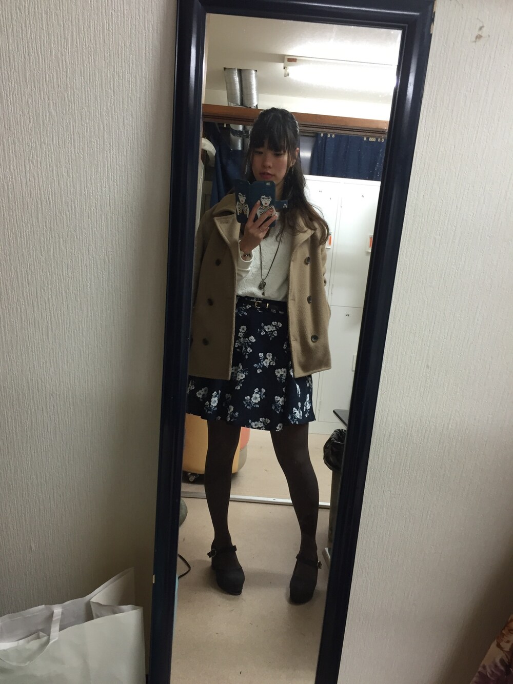 「図書館、大学生」｜「Honeysのアイテム（スカート、ブルー系）」を使った、あずみさん（レディース・161cm）の冬コーディネートの1枚目の写真
