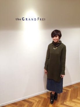 「アイテム（デニムスカート）」を使った、yajima wakaさん（レディース・170cm・20代）の秋コーディネート