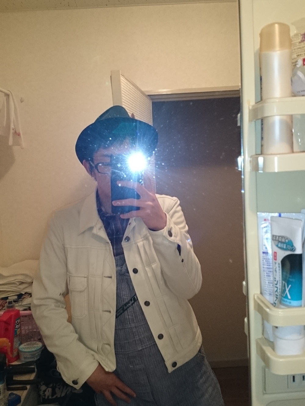 「KEYのアイテム（サロペット/オーバーオール、グレー系）」を使った、yunchanさん（メンズ・166cm）の春コーディネートの1枚目の写真