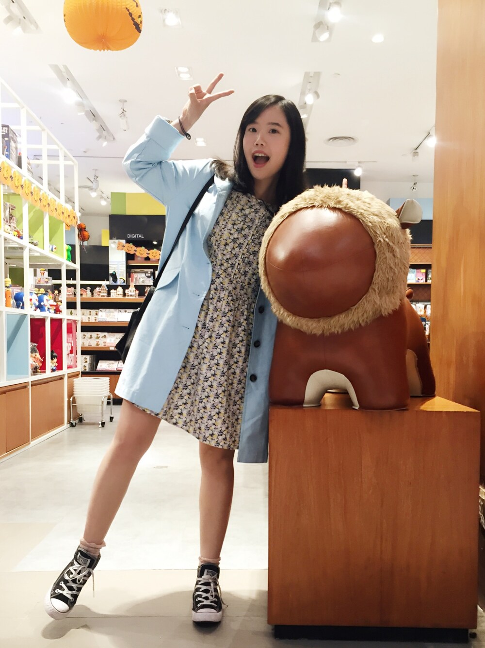 「earth music&ecologyのアイテム（ワンピース、ブルー系）」を使った、Bubles--啵さん（レディース・165cm）の秋コーディネートの1枚目の写真