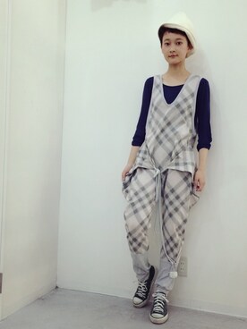 「アイテム（つなぎ/オールインワン、ベージュ系）」を使った、足立 さわこさん（レディース・165cm）の秋コーディネート