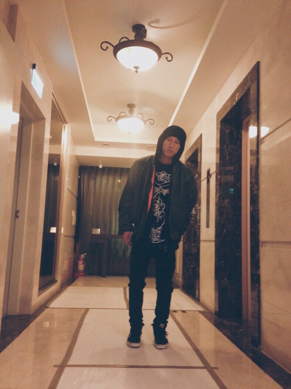 「REMIX、remixtaipei、WEARREMIX、naught、VANS、MA1」｜「REMIXのアイテム（ミリタリージャケット、グリーン系）」を使った、Eric Chenさん（メンズ・173cm）の冬コーディネートの1枚目の写真