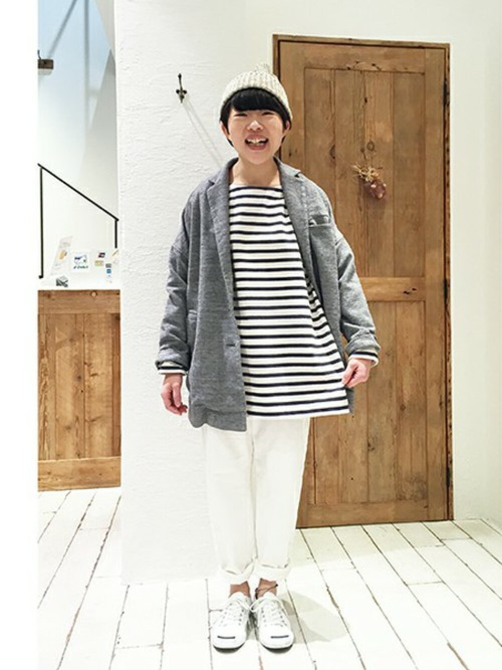 「スニーカー、ジャケット、パンツ、ボーダー、ニット帽、白、青、春、春コーデ、春のレジャースタイル」｜「PUAL CE CINの２重織ＢＩＧ襟ＣＴ（その他アウター、ブルー系）」を使った、自由ヶ丘さん（レディース・154cm）の春コーディネートの1枚目の写真