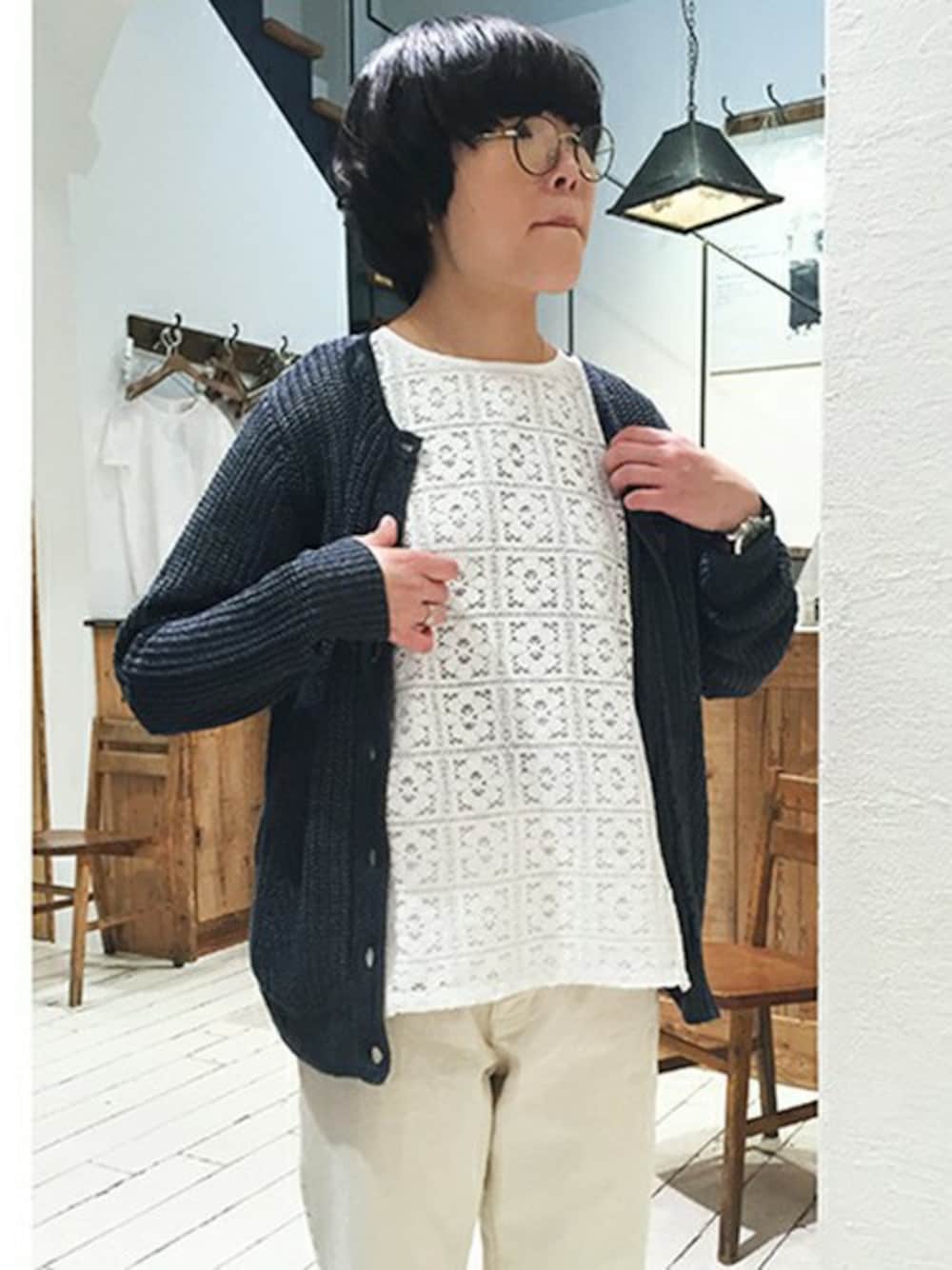 「カーディガン、ニット、ブラウス、ネイビー、刺繍、春、ネイビー×ホワイト」｜自由ヶ丘さん（レディース・154cm）の春コーディネートの1枚目の写真
