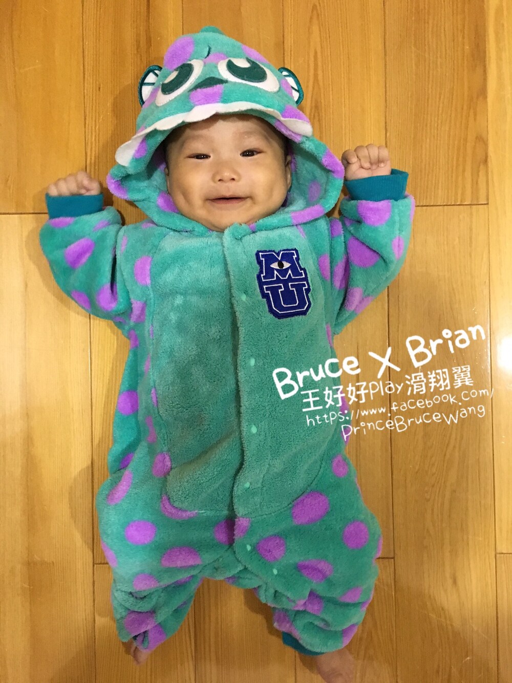 グリーン系のママ＆ベビーを着用したキッズの冬コーディネートの1枚目の写真